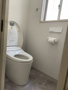 トイレ取替え　壁紙　クッションフロア　交換