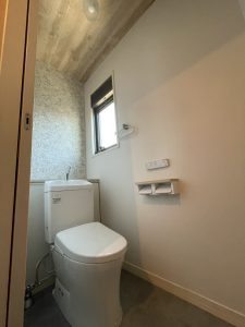 トイレ　クロス貼り替え　二世帯住宅