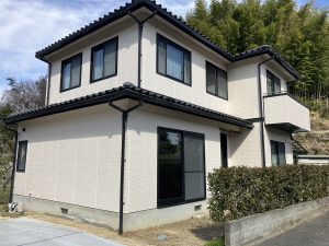 落ちにくい汚れも手作業でしっかり対応！外壁塗装工事でリフレッシュ／呉市の外壁塗装の施工事例／完成